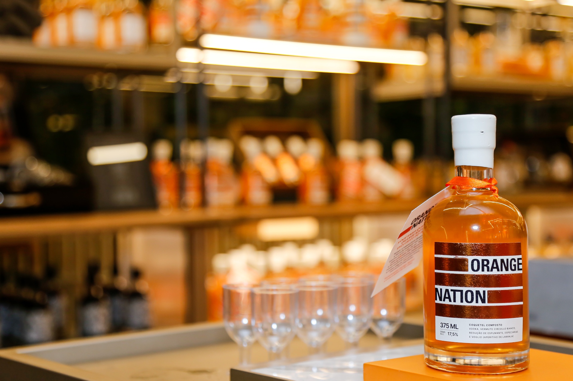 Garrafa Orange Nation em destaque